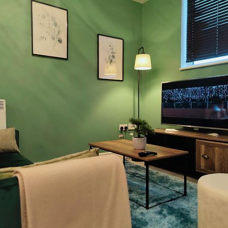 City Centered 2 Bed Serviced Apartment- Sherpa Homes Swindon Ngoại thất bức ảnh