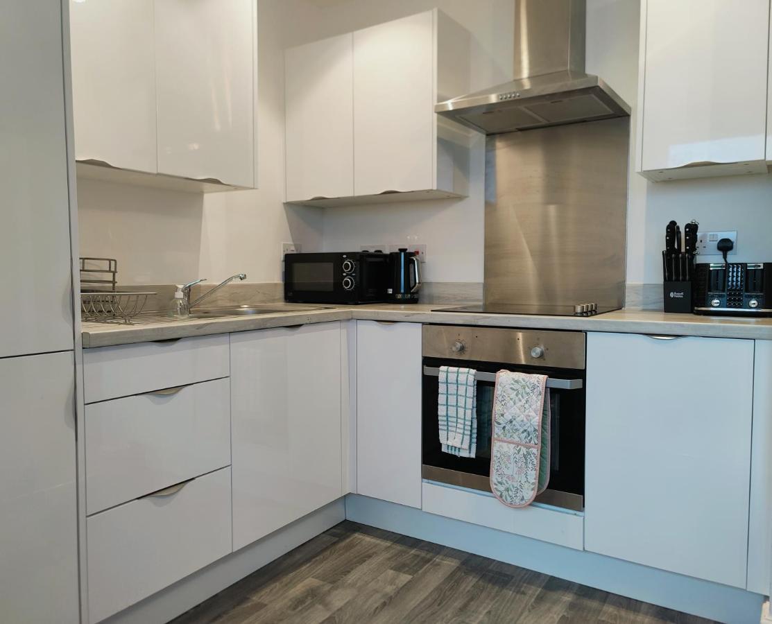 City Centered 2 Bed Serviced Apartment- Sherpa Homes Swindon Ngoại thất bức ảnh