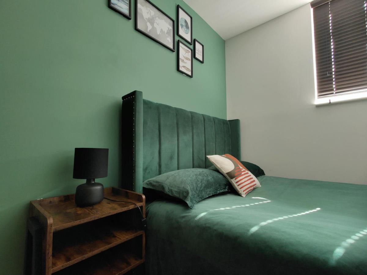 City Centered 2 Bed Serviced Apartment- Sherpa Homes Swindon Ngoại thất bức ảnh
