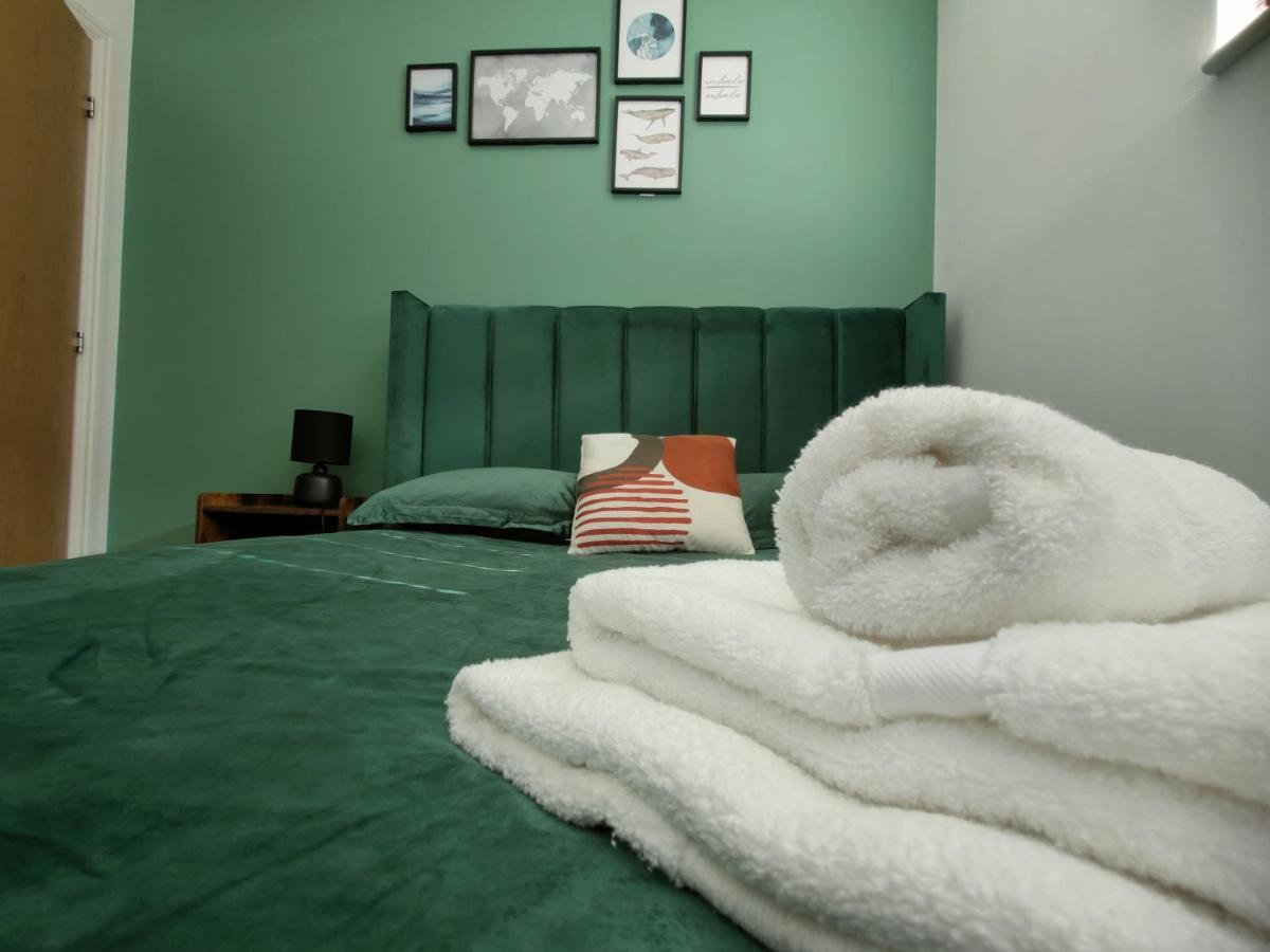 City Centered 2 Bed Serviced Apartment- Sherpa Homes Swindon Ngoại thất bức ảnh