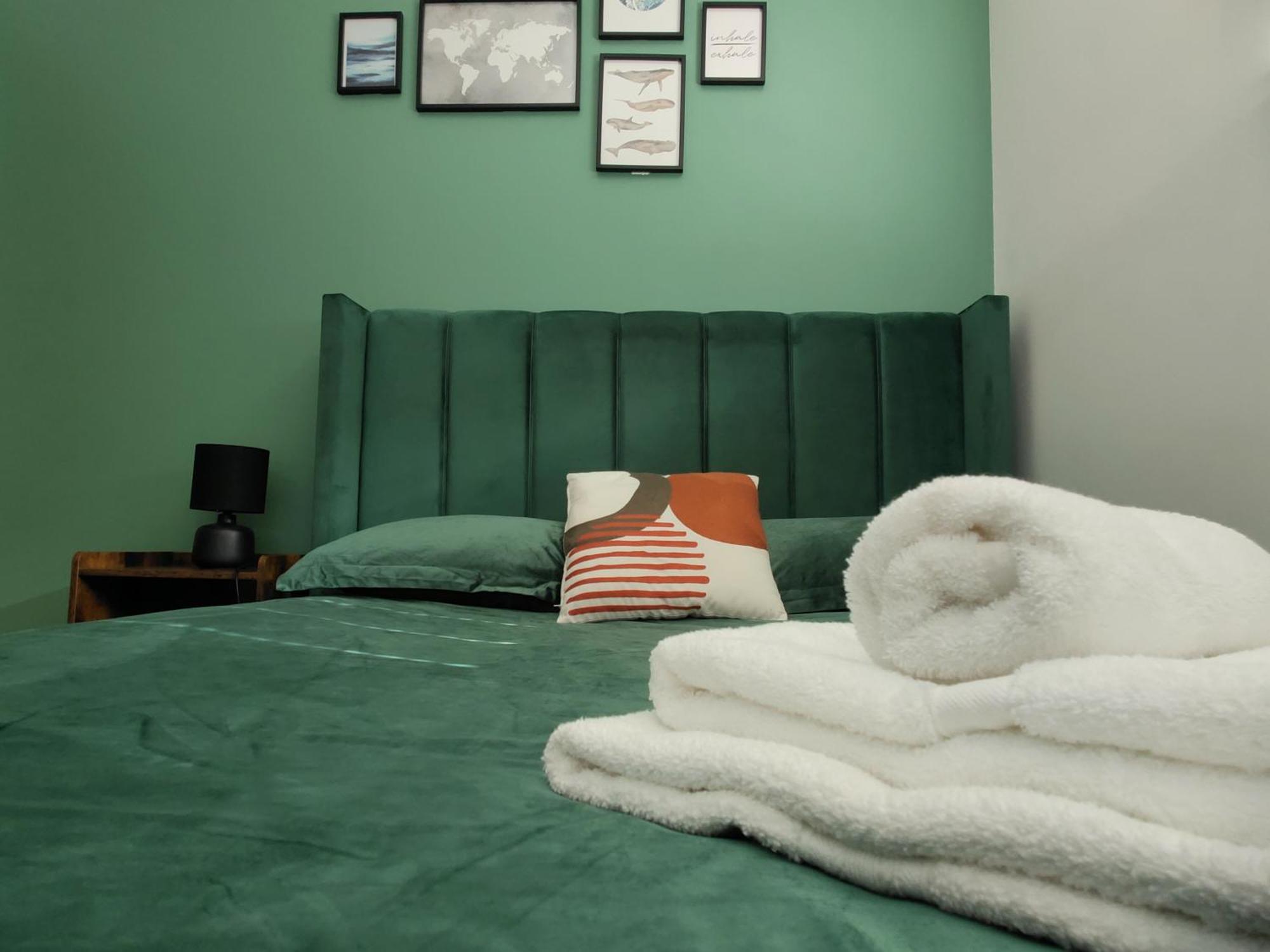 City Centered 2 Bed Serviced Apartment- Sherpa Homes Swindon Ngoại thất bức ảnh