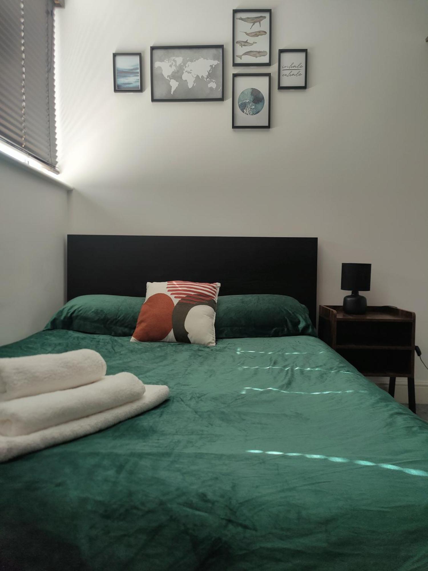 City Centered 2 Bed Serviced Apartment- Sherpa Homes Swindon Ngoại thất bức ảnh